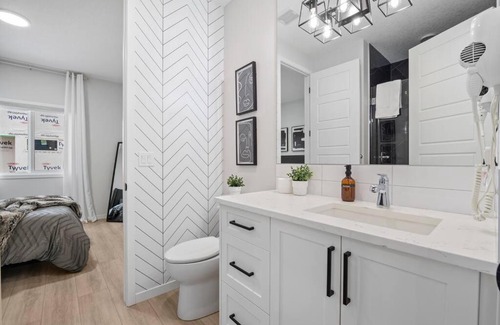 Cranston House | Luxury-4bed with AC-86"TV-BrandNew in Cranston, Calgary