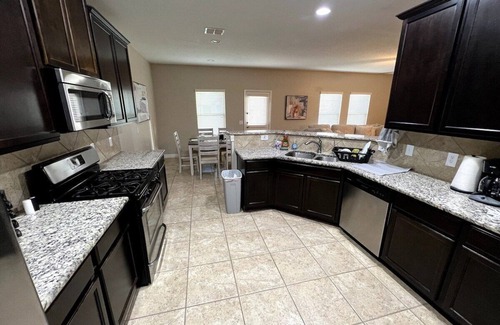 San Antonio House | Luxury 4BR-Comfort & Convenience
