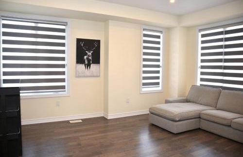 Thorold House | Luxury 4BR Family Retreat in Thorold, Just 10 Mins from Niagara Falls & Wineries Free Parking