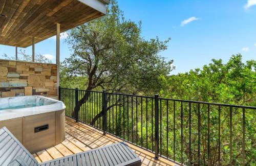 Dripping Springs House | Luxury 4BR Hilltop Retreat Hot Tub & Scenic Views