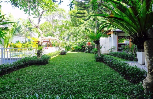 Seminyak Villa | Luxury 4Br Private,Spacious Tropical 25m lap Pool, Staff
