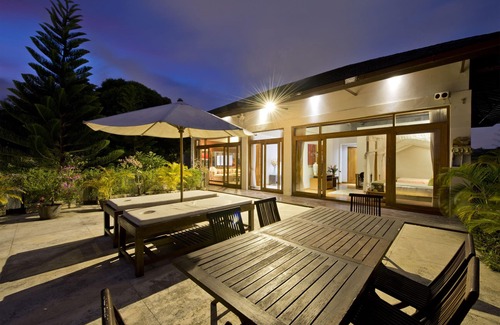 Seminyak Villa | Luxury 4Br Private,Spacious Tropical 25m lap Pool, Staff