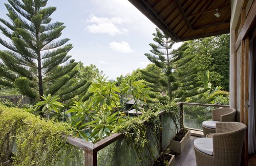 Seminyak Villa | Luxury 4Br Private,Spacious Tropical 25m lap Pool, Staff