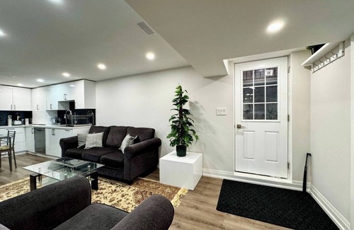 Ajax House | Luxury 4BR Villa