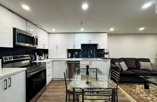 Ajax House | Luxury 4BR Villa