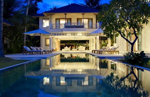 Candi Dasa Villa | Luxury 4BR Waterfront Villa - Candidasa! 6Min Drive To The Beach! W/Swim Pool!