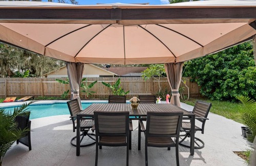 Temple Terrace House | Luxury 5 BDRM Home | Stunning Pool & Huge Backyard