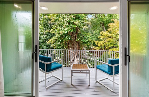 Noyack House | Luxury - 5 bdrs, 6 baths, Tennis Crt, Heated Pool, Basketball, Hot tub, 2.4 acrs