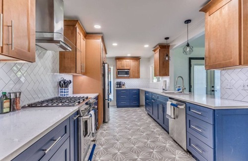 South Tulsa House | Luxury 5-Bed Heated Pool Oasis