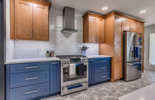 South Tulsa House | Luxury 5-Bed Heated Pool Oasis