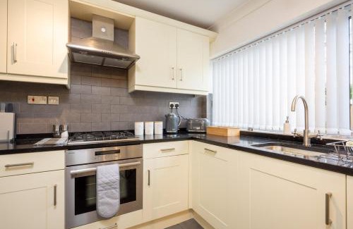 Shirley House | Luxury 5 Bed House With Parking