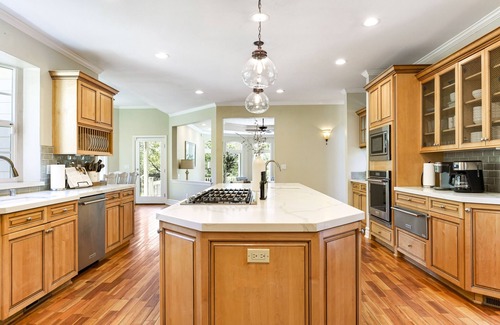 Sutter Creek House | Luxury 5 Bedroom 4.5 Bath Dream Estate with Resort-like Pool In Wine Country