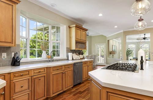 Sutter Creek House | Luxury 5 Bedroom 4.5 Bath Dream Estate with Resort-like Pool In Wine Country