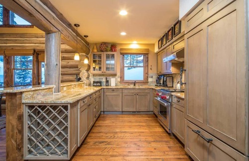 Powder Ridge Cabin | Luxury 5 Bedroom Big Sky Retreat