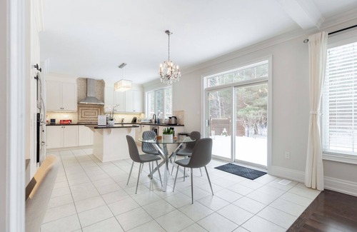Richmond Hill House | Luxury 5 Bedroom Home in Richmond Hill, Free Parking, Private Gym