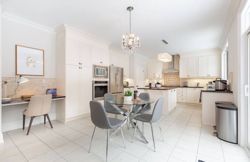 Richmond Hill House | Luxury 5 Bedroom Home in Richmond Hill, Free Parking, Private Gym