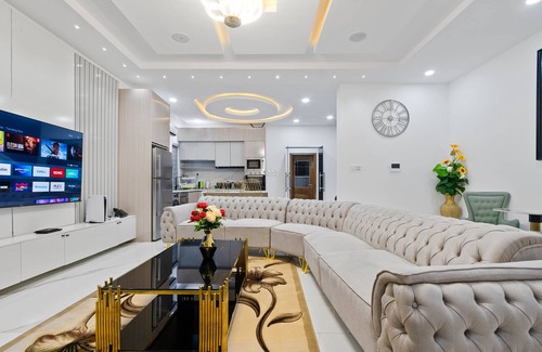 Ofin House | Luxury 5 Bedroom Duplex with indoor swimming pool and Gym