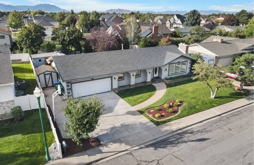 Orchard South House | Luxury 5-bedroom home in beautiful Orem with AC, WiFi, high end work & fun space