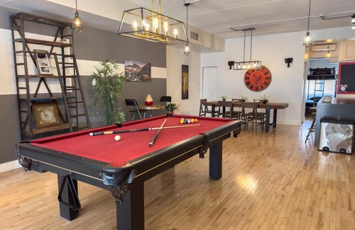 Villeray Apartment | Luxury 5-Bedroom Pool Table 5 Min from Jarry Metro