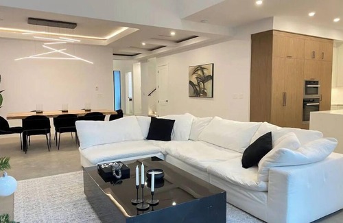 Langley House | Luxury 5 BR home w/pool perfect for a getaway.