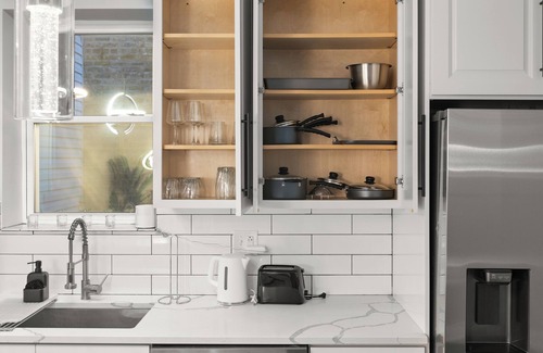 Chicago Apartment | Luxury 5Bed 2Bath Apt w/Parking