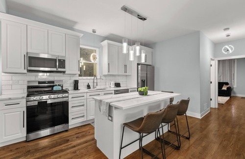 Chicago Apartment | Luxury 5Bed 2Bath Apt w/Parking