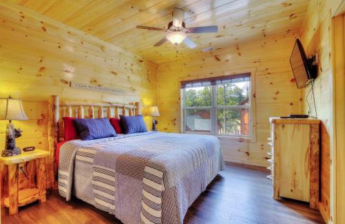 Gatlinburg Apartment | Luxury 5bed/6ba Cabin: Theater, Pool Room, Hottub!