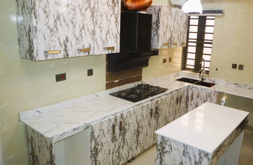 Ofin House | Luxury 5Bed Duplex With Starlink powered wifi Lekki