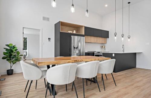 La Conception House | Luxury 5BR Chalet with Sauna, Hot Tub and Game Room