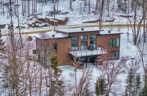 La Conception House | Luxury 5BR Chalet with Sauna, Hot Tub and Game Room