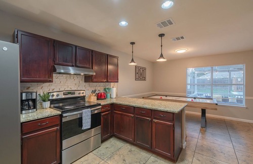 West San Antonio House | Luxury 5BR House with Private POOL, Game Room & Fire pit by SeaWorld & Lackland