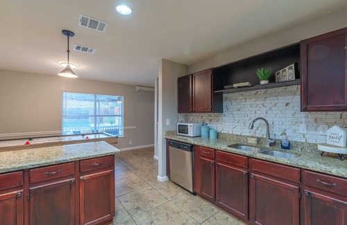 West San Antonio House | Luxury 5BR House with Private POOL, Game Room & Fire pit by SeaWorld & Lackland