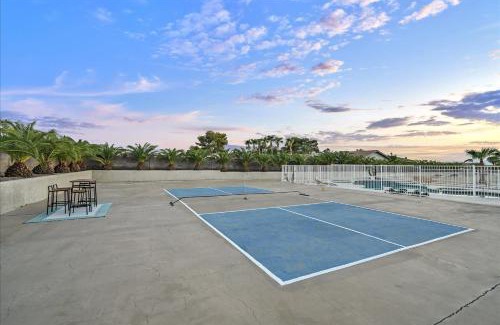 Foothills House | Luxury 5BR Retreat Pool Hot Tub Gym 7000sqf