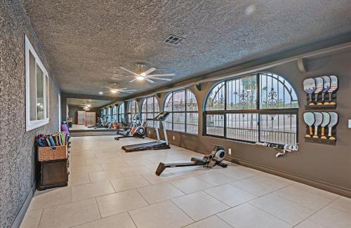 Foothills House | Luxury 5BR Retreat Pool Hot Tub Gym 7000sqf