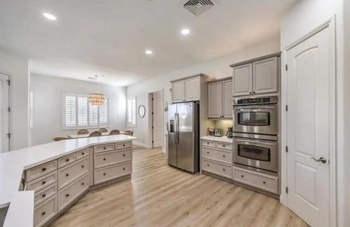 Henderson Villa | Luxury 5BR Villa Pool Hot Tub RV Friendly