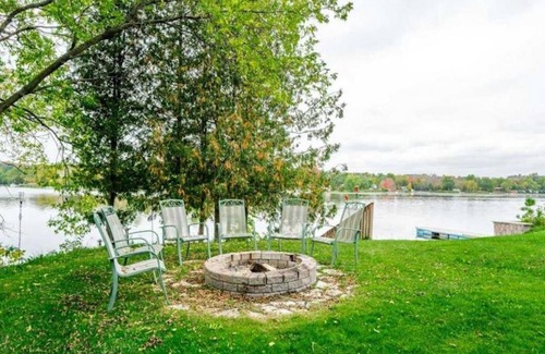 Omemee Cottage | Luxury 6-bedroom waterfront cottage!
