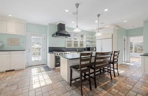 Marblehead House | Luxury 6 BR·7 Beds·4.5 BA house in charming Marblehead & walkable to the ocean