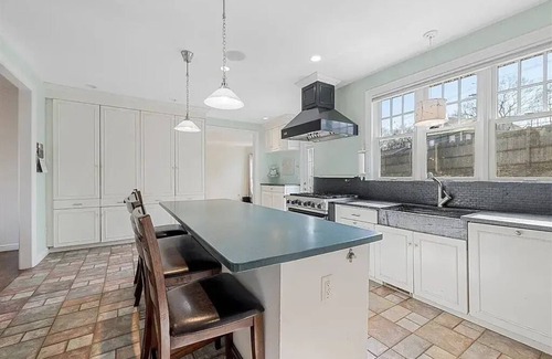 Marblehead House | Luxury 6 BR·7 Beds·4.5 BA house in charming Marblehead & walkable to the ocean