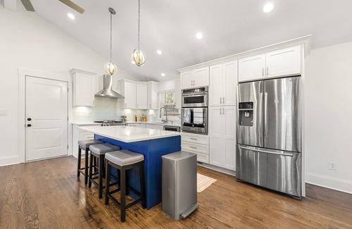 Lawrenceville House | Luxury 6Beds/3BA Home! Spacious Living & Game Room! Outdoor Patio