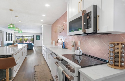 Palma Sola House | Luxury 6BR, 5BA Retreat! Heated Pool, Hot Tub, Game Rm, 4 King Suites, Near Anna Maria, Sleeps 22
