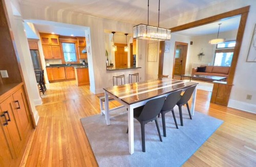 Ecco House | Luxury 6BR/5FB with large Steam Sauna Retreat by Lake Bde Maka Ska.