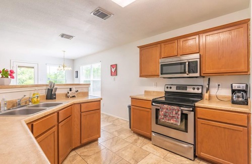 Solana Ridge House | Luxury 6BR home with Game Room & Fire Pit & Mini golf by Lackland AFB & SeaWorld