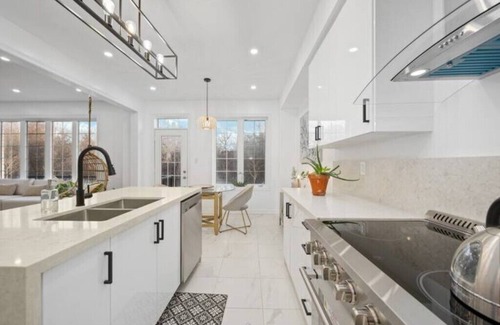 Whitby House | Luxury 6BR House in Whitby