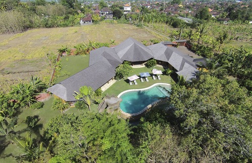 Kediri House | Luxury 6BR Villa With 18meters Pool! Billiard, Home Cinema Etc.