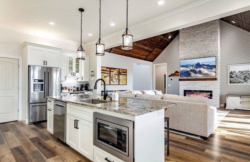 Keene House | Luxury 6BR w Spa+Sauna+Theater+GameRoom+FirePit