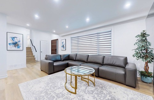 Bathurst Manor House | Luxury 7 Bedroom/3 Bath Home
