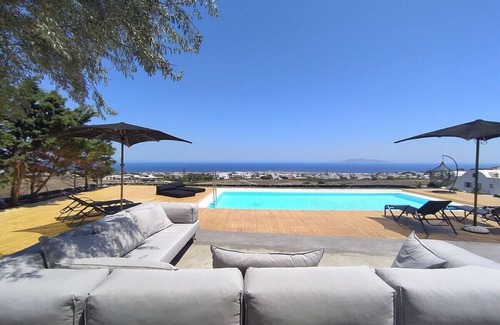 Karterados Villa | Luxury 7-Bedroom Santorini Villa with Private Pool