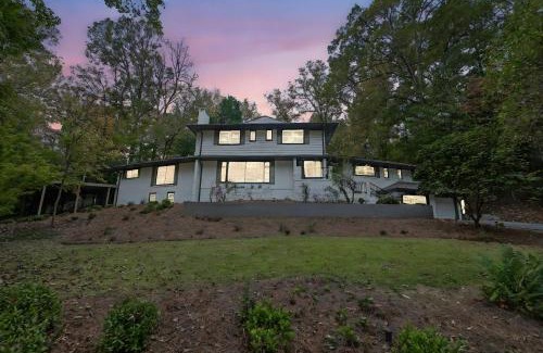 Buckhead House | Luxury 7br Buckhead Oasis Wpool,gameroom&firepit