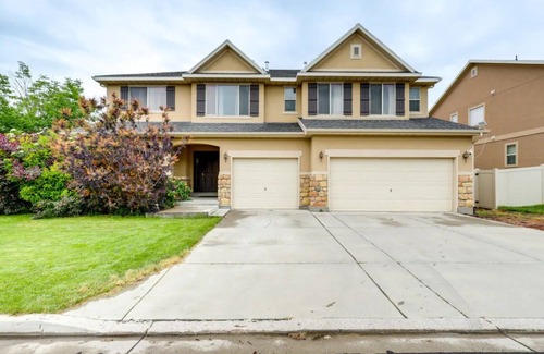 Lehi House | Luxury 8-bedroom house-search Chewfaster