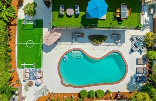 Anona Villa | Luxury 8-BR Villa w Pool Soccer - 20 Guests